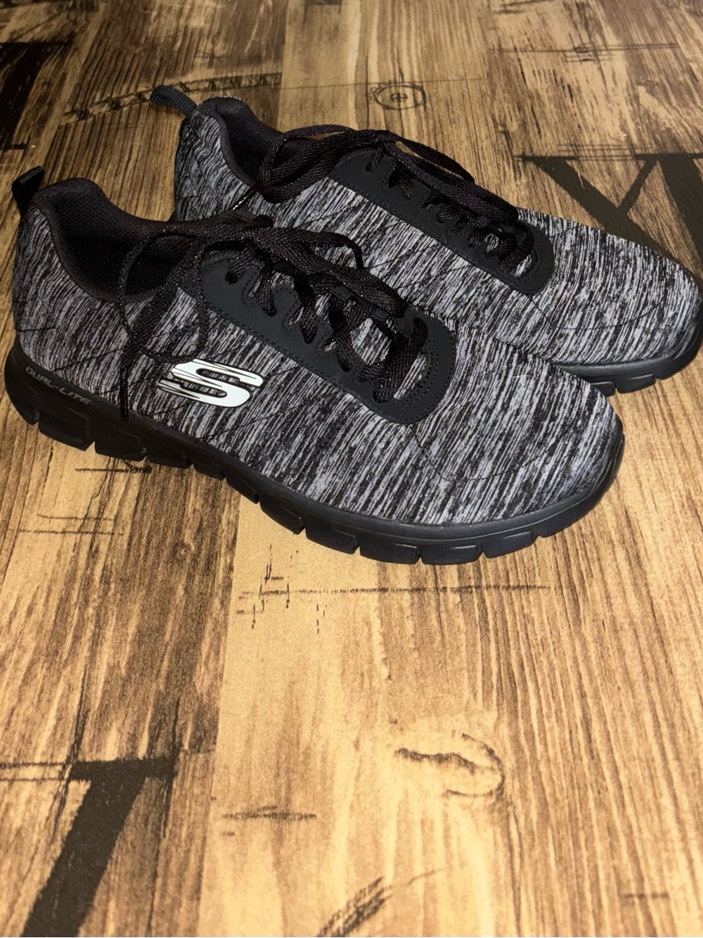 Skechers Dual-Lite women’s athletic walking shoes Sz 8 with memory foam